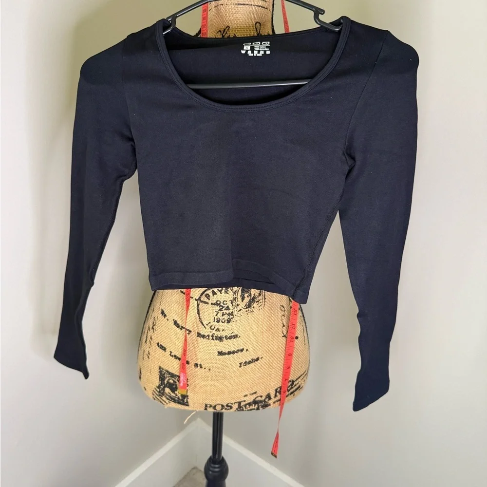 Black Long Sleeve Crop Top - Picture 5 of 7